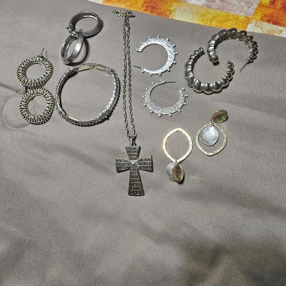 9 Piece Jewerly Pac - Picture 2 of 2